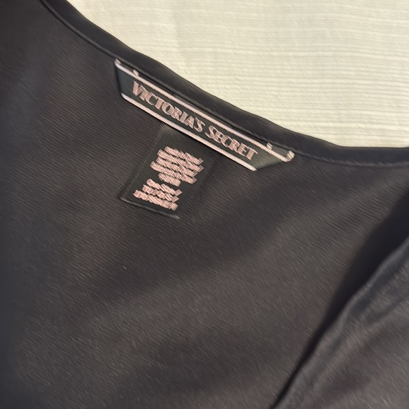 Victoria's Secret Black Satin one size robe kimono - Picture 2 of 6